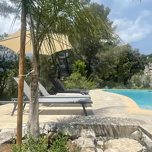 https://la-maison-des-carriers-villa-avec-piscine-proche-mer.fr-provencehotel.com